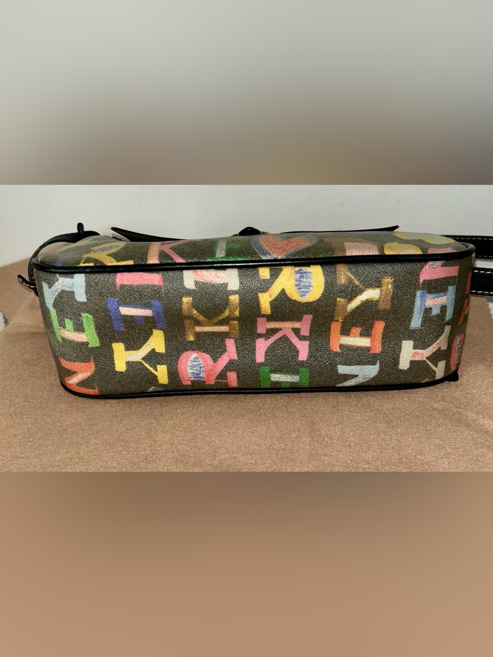 Dooney & Bourke Doodle (Crayon Graffiti) Collection Flap
Shoulder Bag.  Y2K Rare - Picture 6 of 9